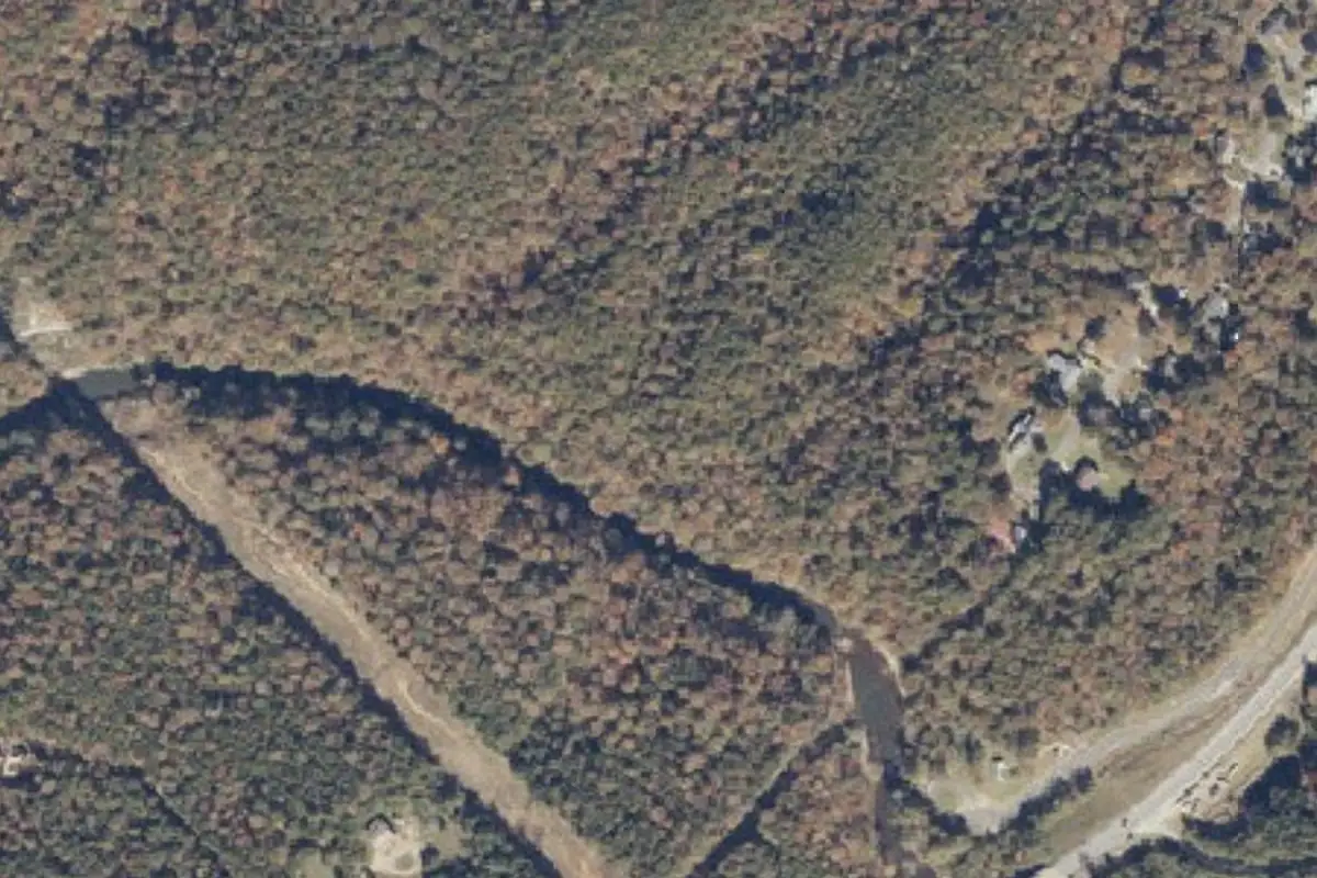 Aerial photo of the I'm "Lichen" these Cliffs Area area