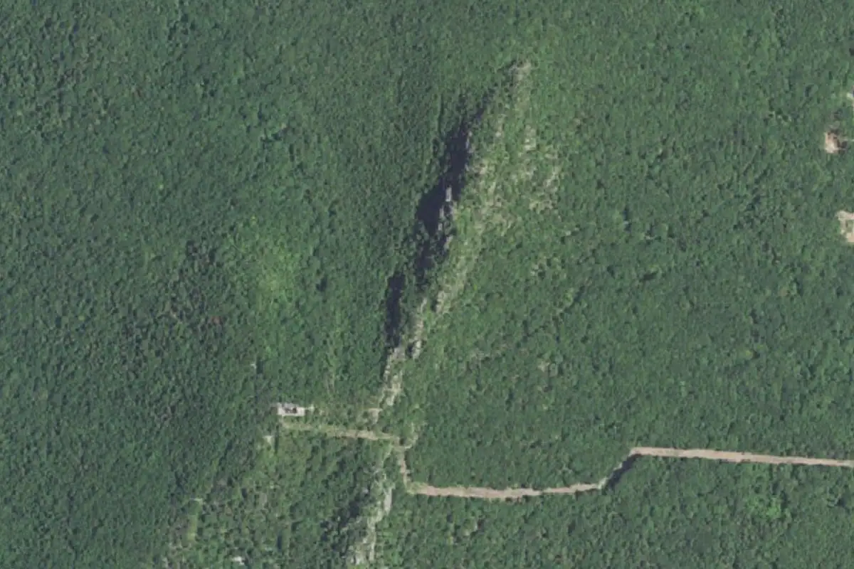 Foto aérea de la zona de Main Climbing Areas