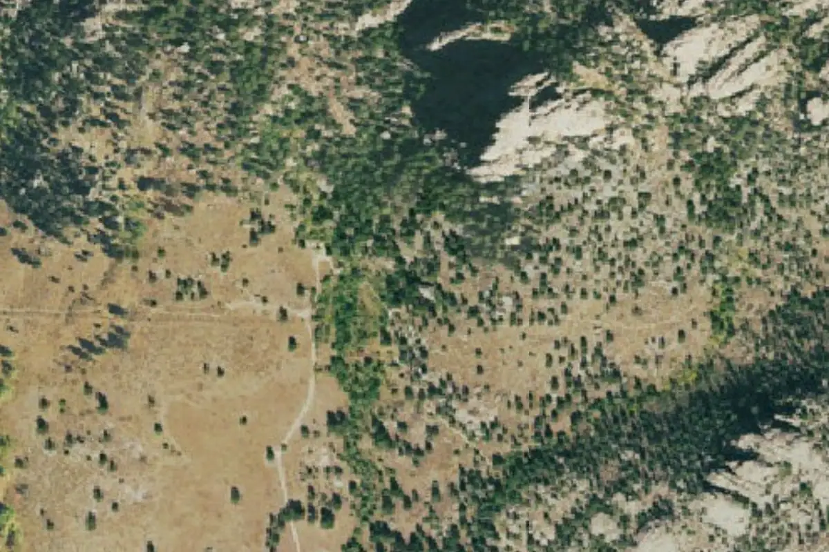 Foto aérea de la zona de Bolt Boulder (Boulder Below Twins Owls)