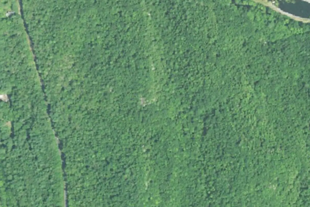 Foto aérea de la zona de Mattatuck State Forest Bouldering