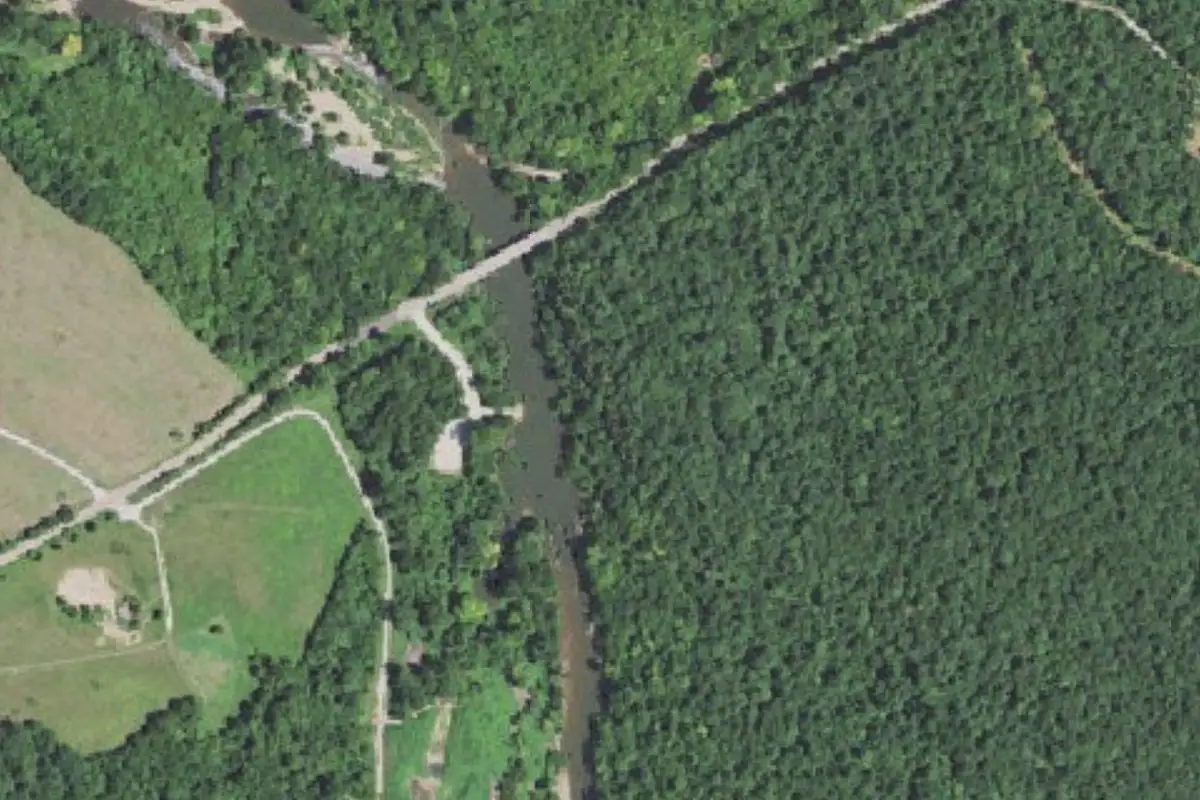 Aerial photo of the Mammoth Cave Overhang area