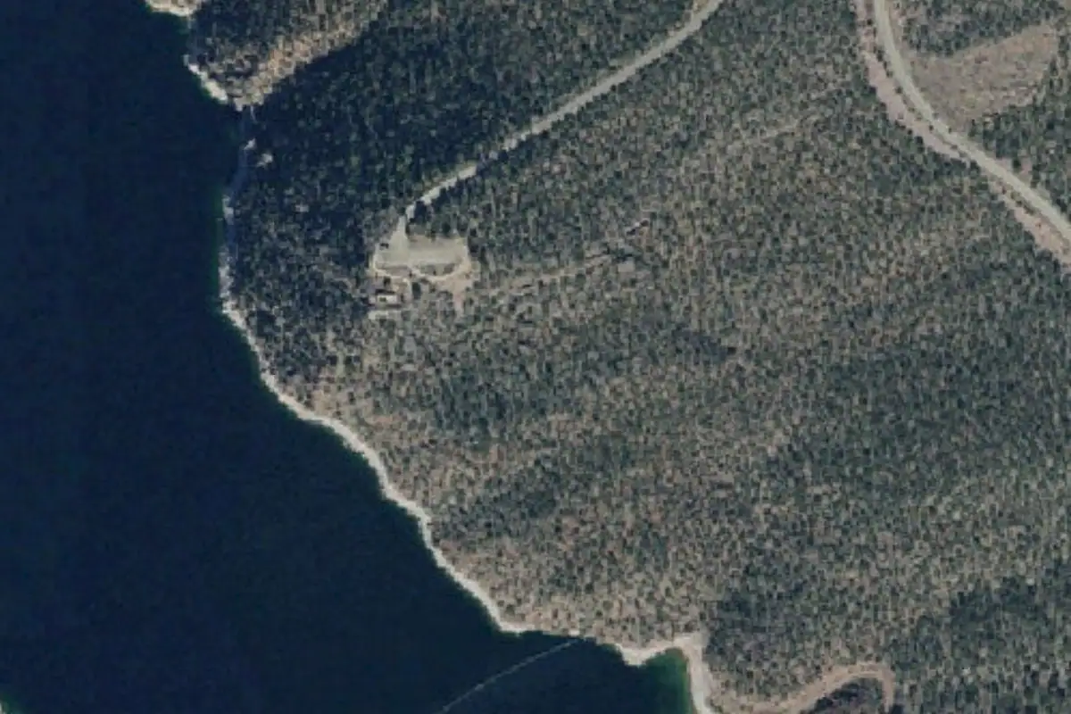 Foto aérea de la zona de Flaming Gorge Dam Overlook