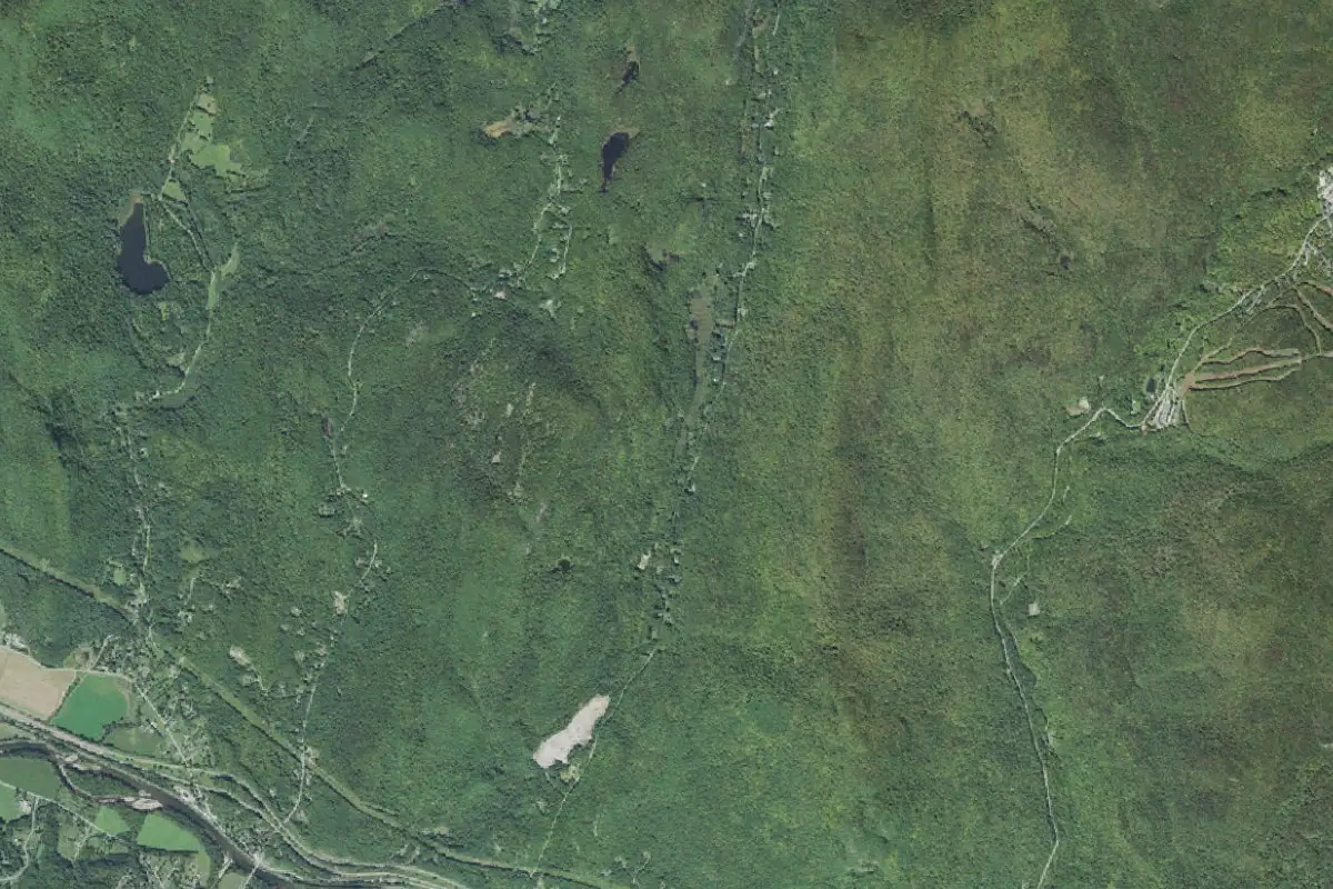 Foto aérea de la zona de Bolton Notch Rd Boulders