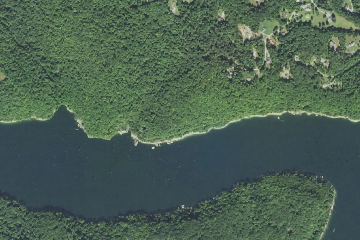 Aerial photo of the Summersville Lake (main) area
